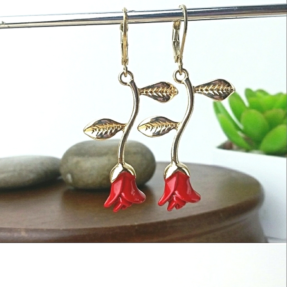 Harriet Ave Jewels Red Rose, Goldtone Earrings, NWT